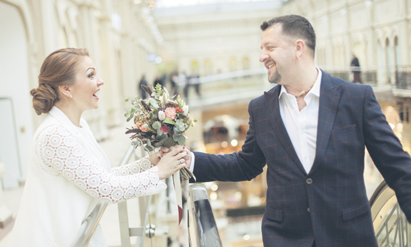 Марина и Алексей знакомы довольно давно, и в их отношениях были разные этапы. Они встречались, расставались, но в итоге стали семьей