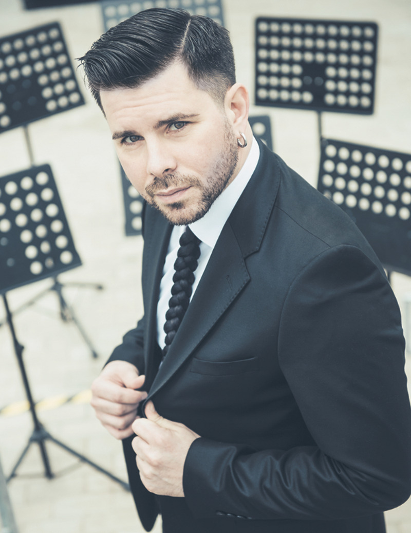 "В свое время я и трактористом работал, но всегда занимался музыкой. Даже на похоронах играл"