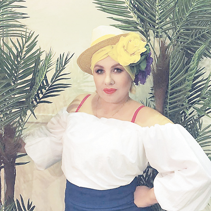 ...А Ева Польна — успешная сольная артистка