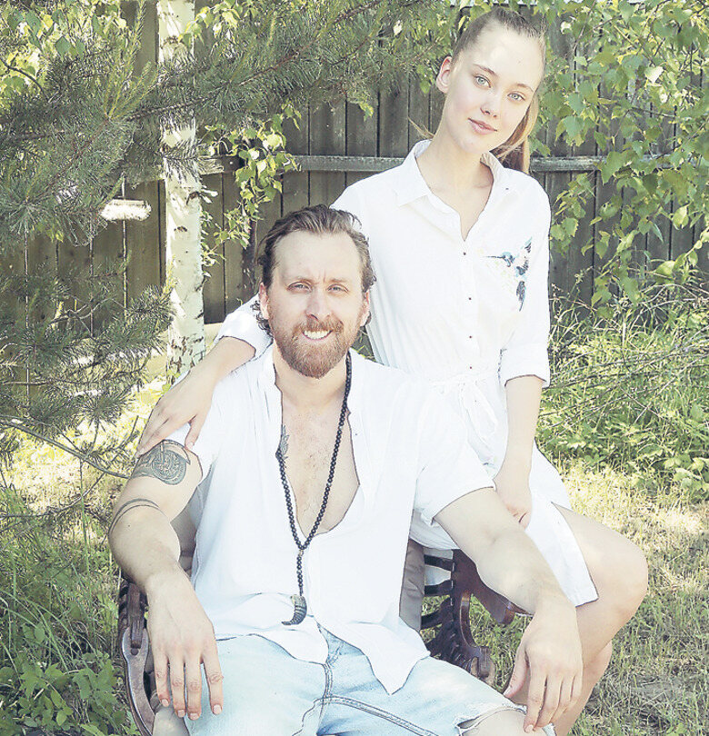 Данила Якушев со своей девушкой Раей