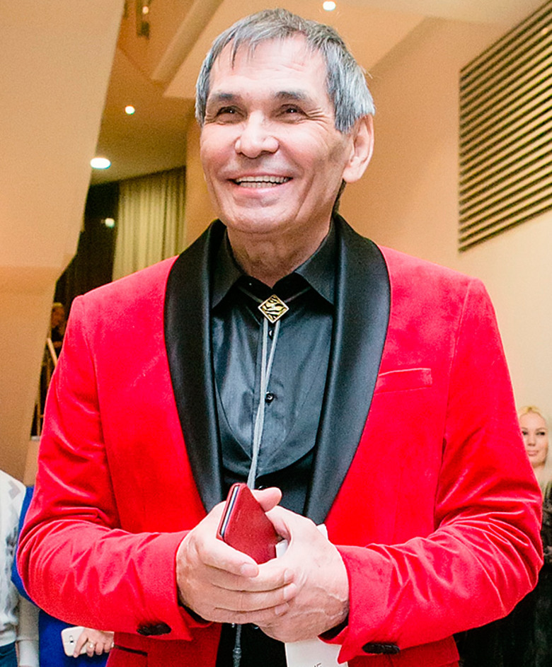 Бари Алибасов