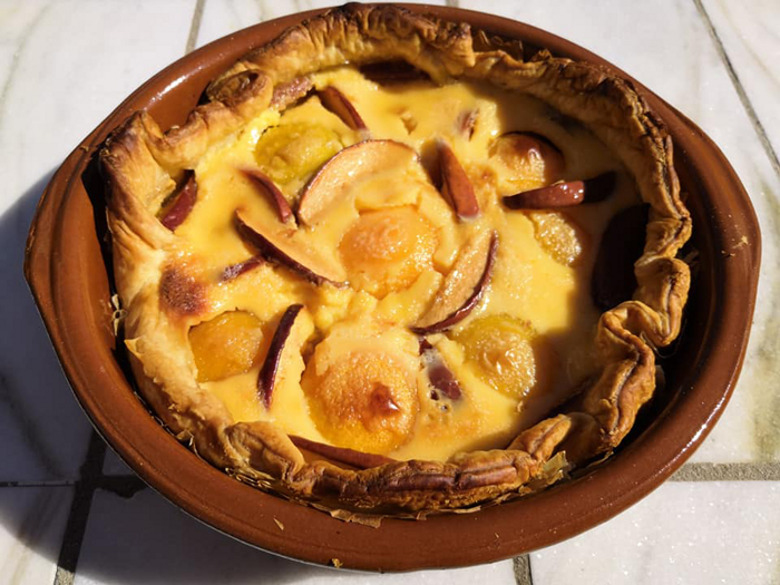 Эльзасский пирог с яблоками и персиками