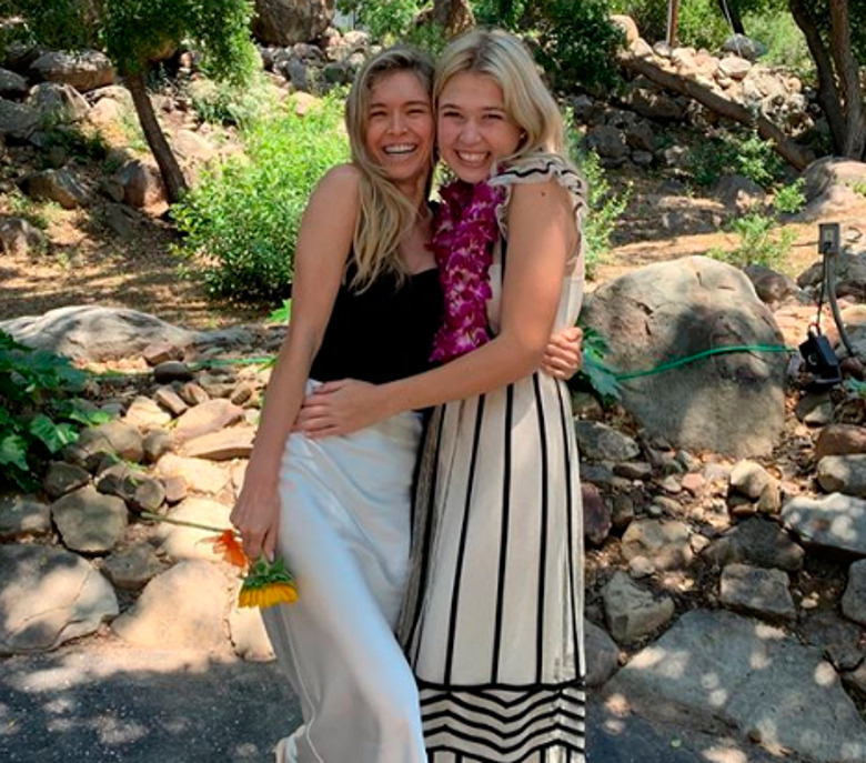 Вера Брежнева с дочерью-выпускницей