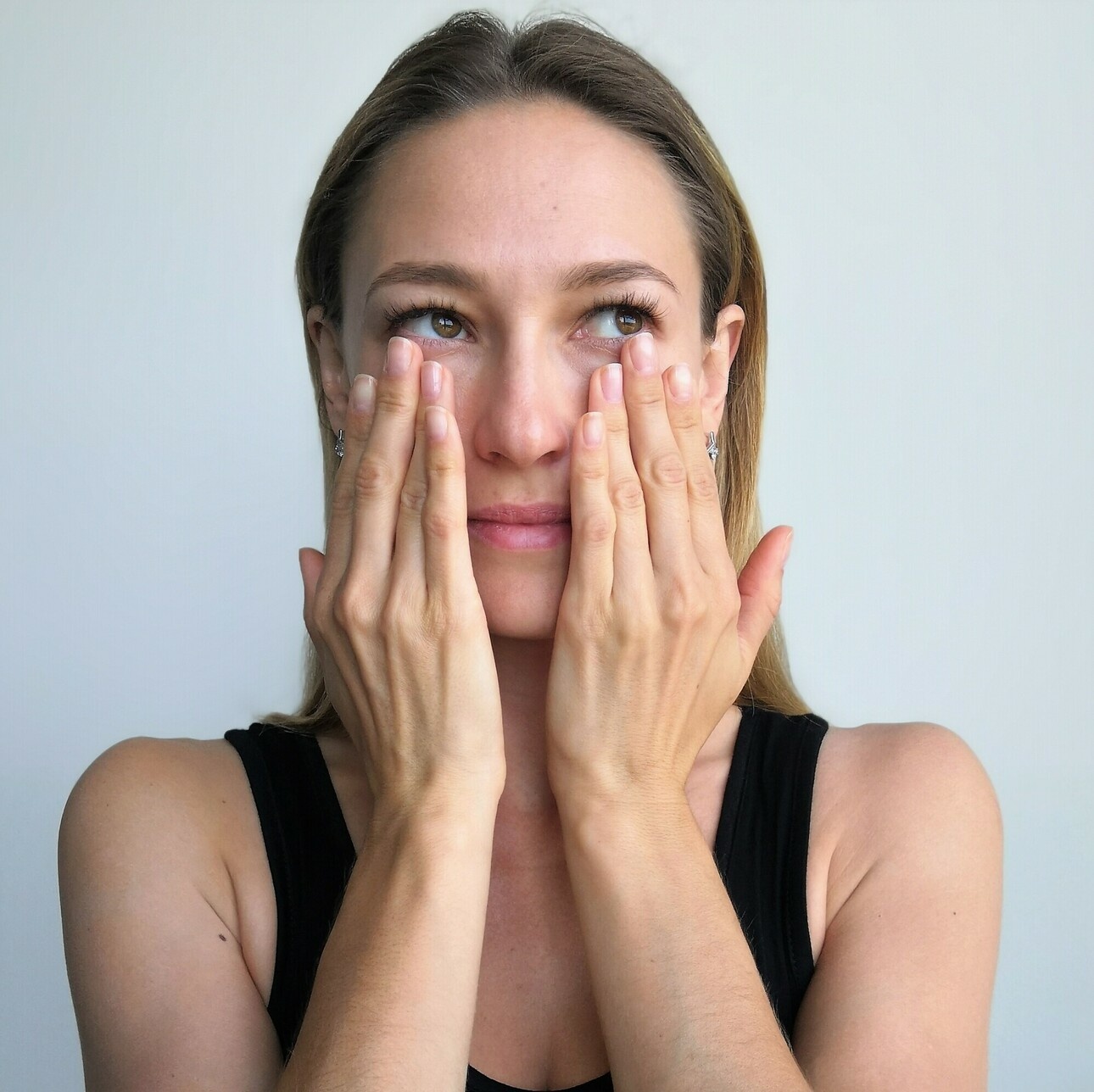 упражнение для нижних век