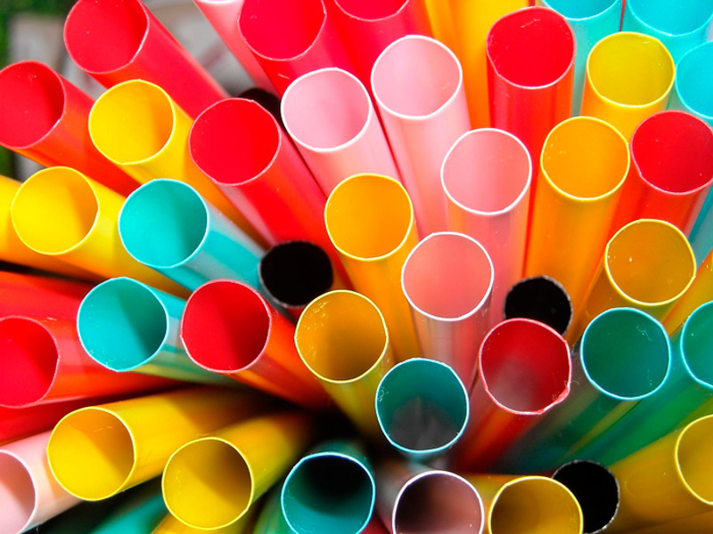 Откажитесь от одноразовых трубочек