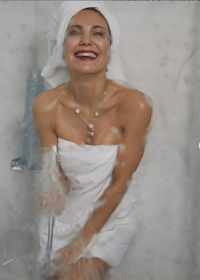 41-летняя Климова позировала в душе для соцсетей