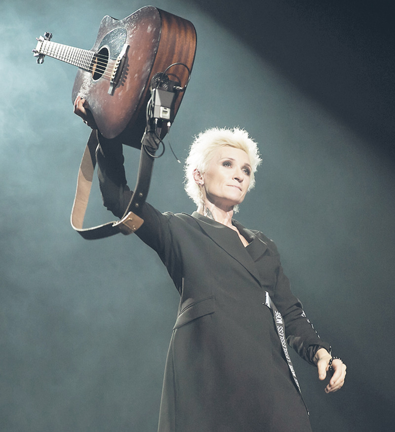 "Быть счастливым не так уж и сложно: самое главное делать то, что действительно любишь, и чтобы дома ждал тот, кто действительно любит"