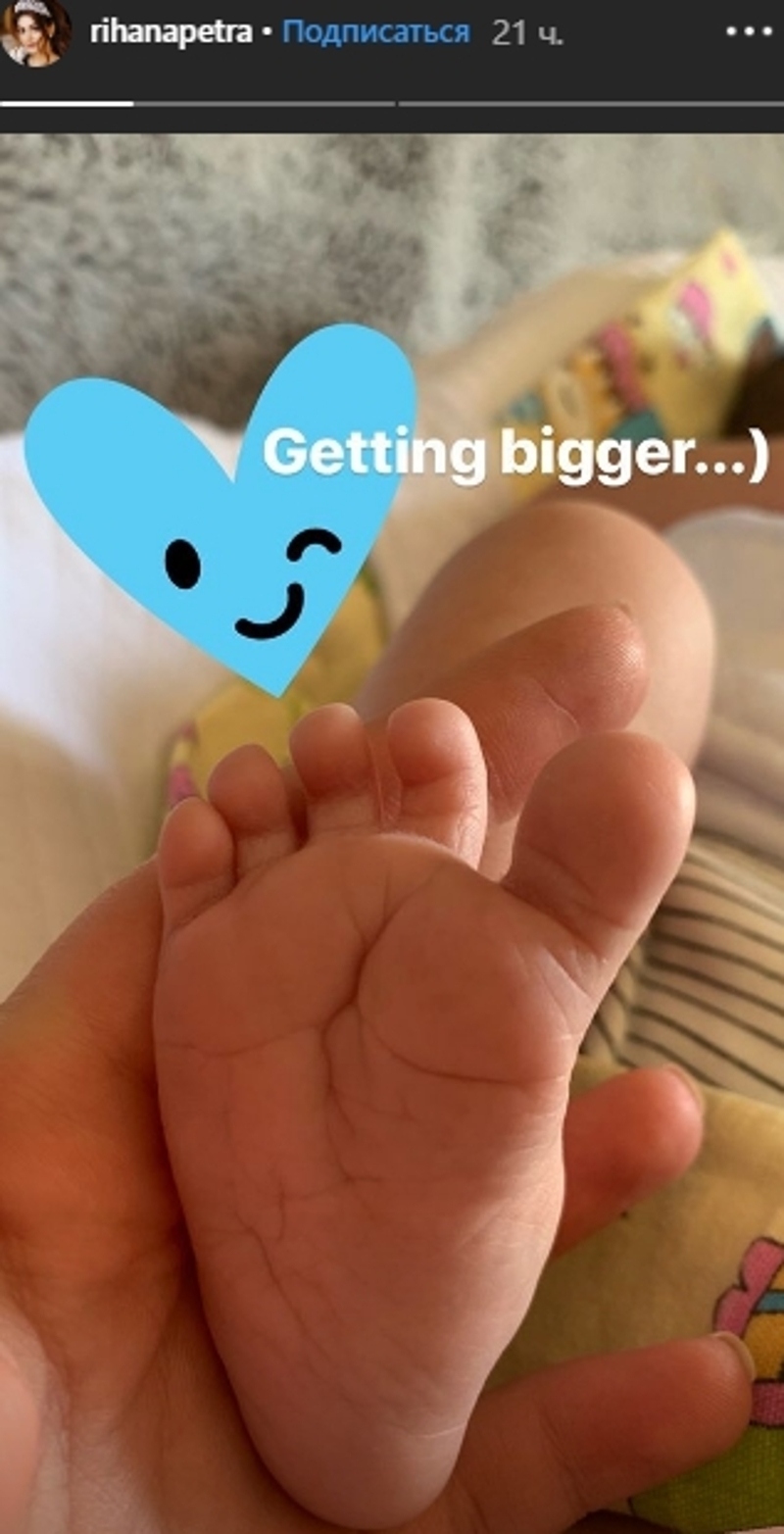 Сын Оксаны Воеводиной по имени Тенку Исмаил Леон Петра Бин Тенку Мухаммад V Фарис Петра