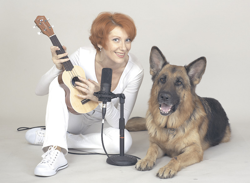 На съемках сериала «Возвращение Мухтара» Оксана отлично ладила с собаками, Но дома собаку не держит