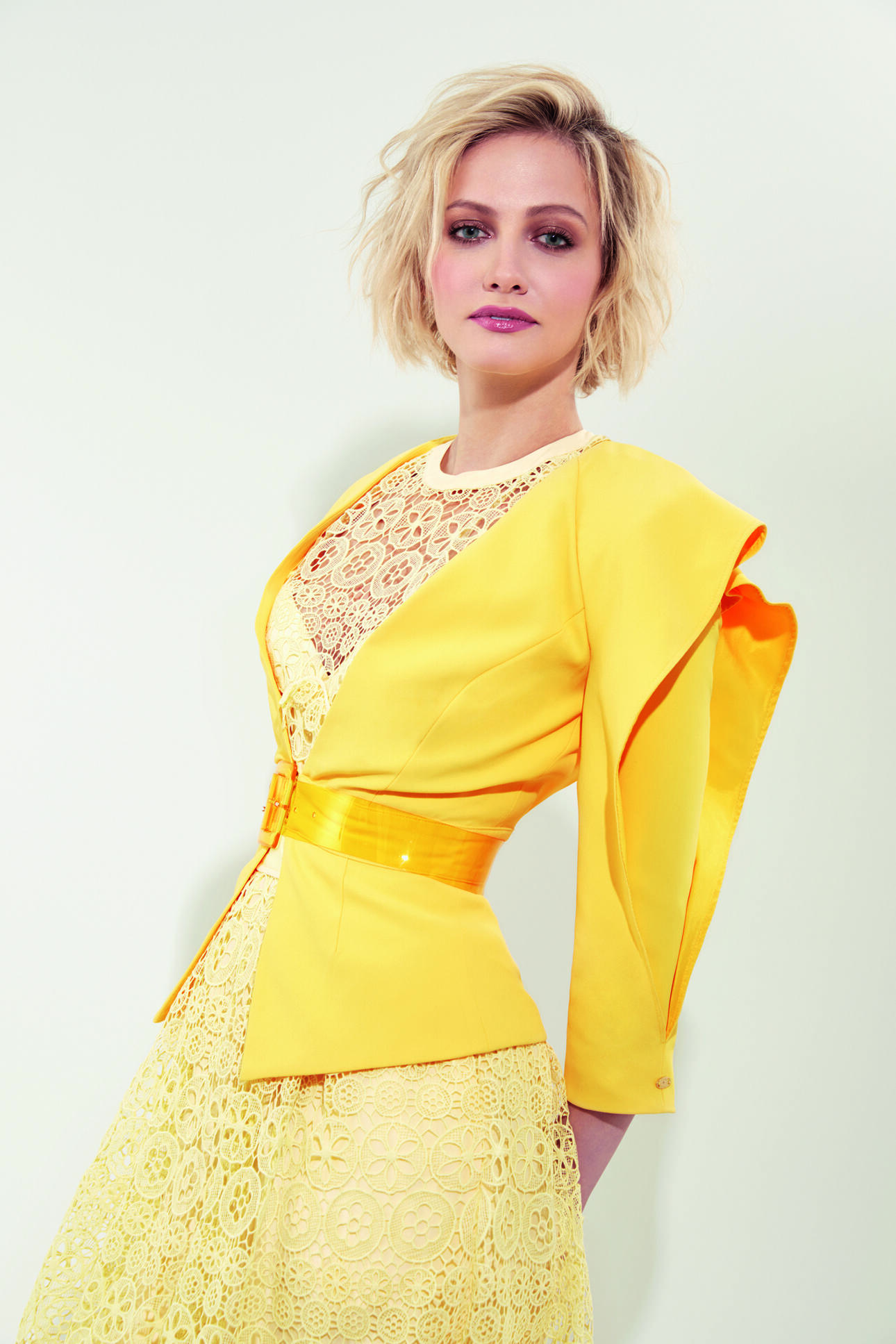 У меня довольно скучная биография: я не ночевала на вокзале, не голодала в общежитии, не работала официанткой. Я москвичка.