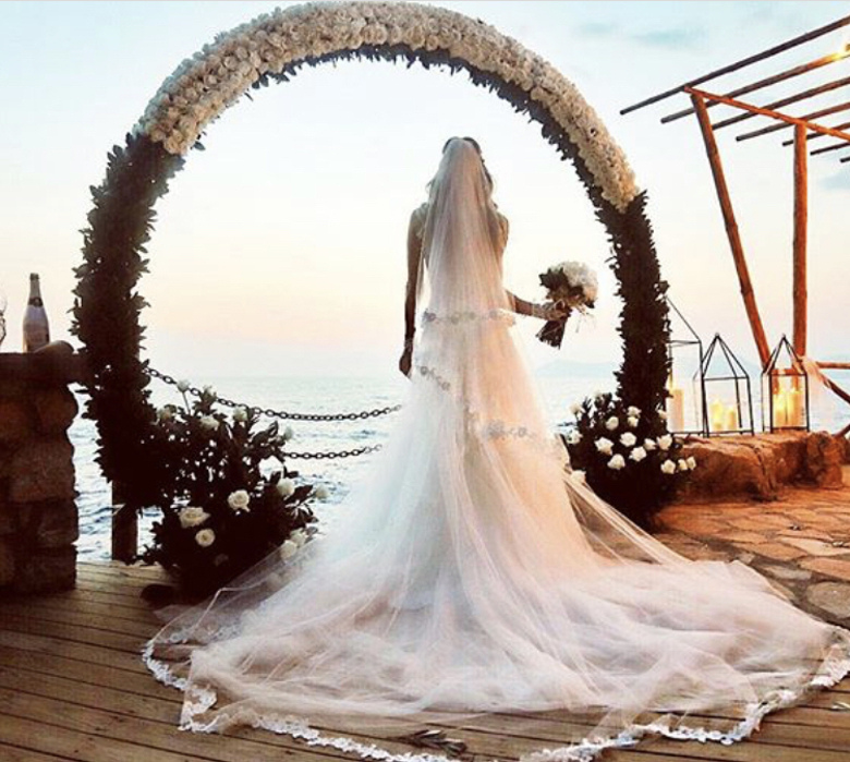 одни актрисы публикуют фото со свадеб, другие скрывают личную жизнь