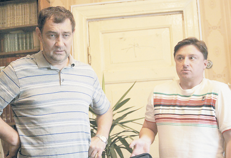 Констанин Юшкевич (слева) сыграл мужа мамы Лоры, а Максим Лагашкин перевоплотился в супруга Людки, соседки Лоры