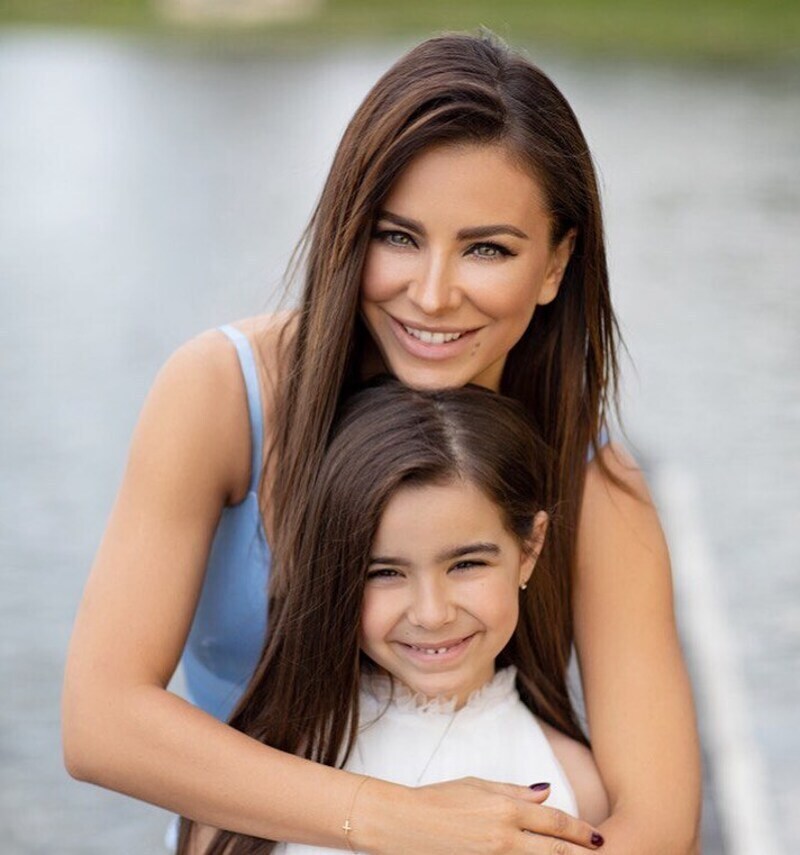 У Ани лорак подрастает дочь София, которой в июне исполняется восемь лет