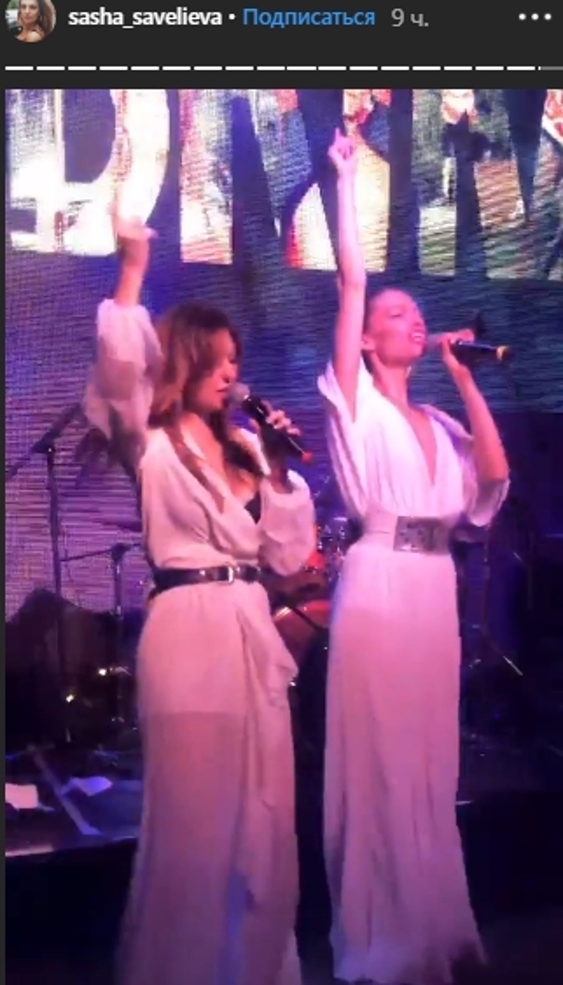 на вечеринке в честь дня рождения подруги