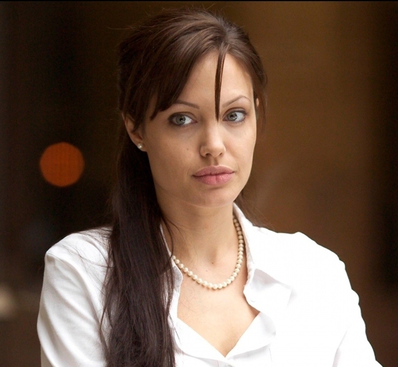 АНДЖЕЛИНА ДЖОЛИ