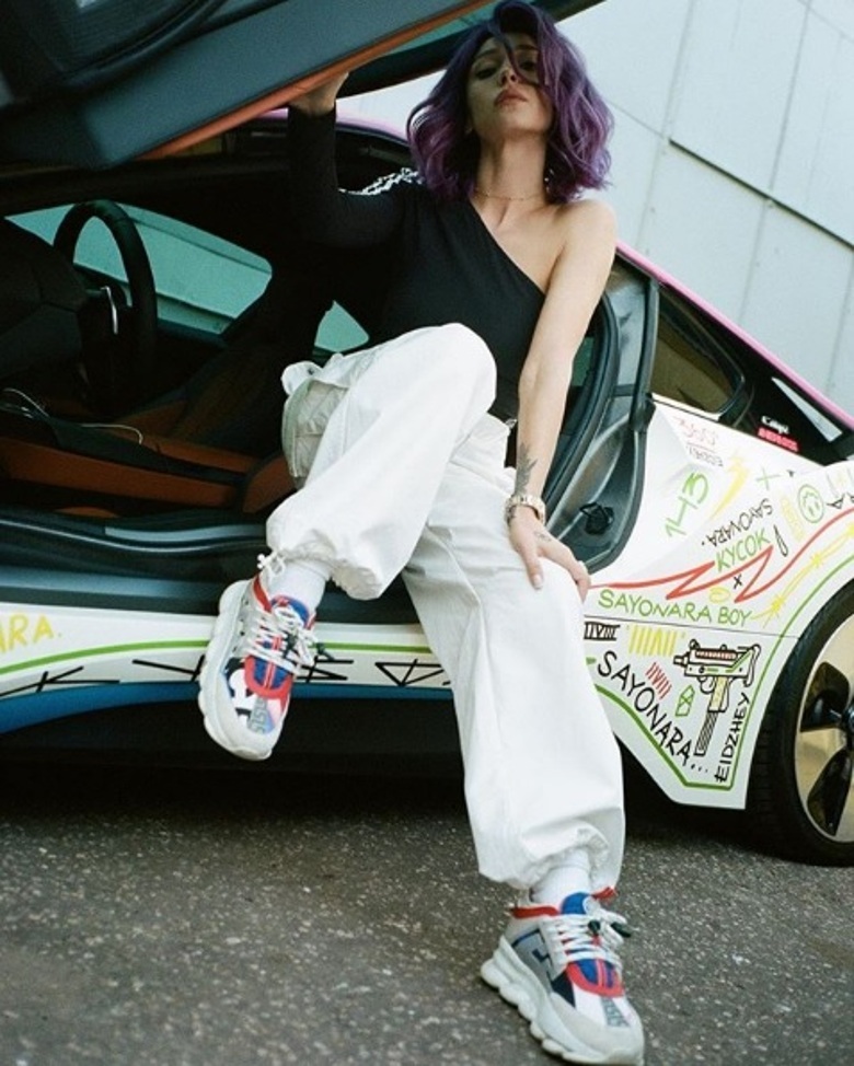 Следите за известными людьми и будьте в тренде