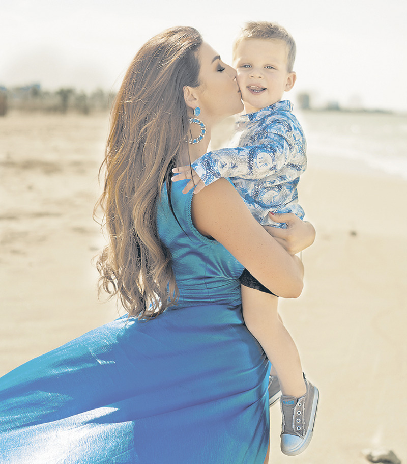 В апреле 2017 года Анна родила третьего ребенка. Певица назвала мальчика Гектором