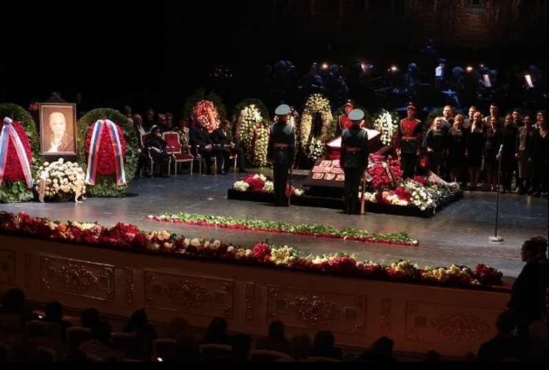 Быстрицкую проводили в последний путь аплодисментами