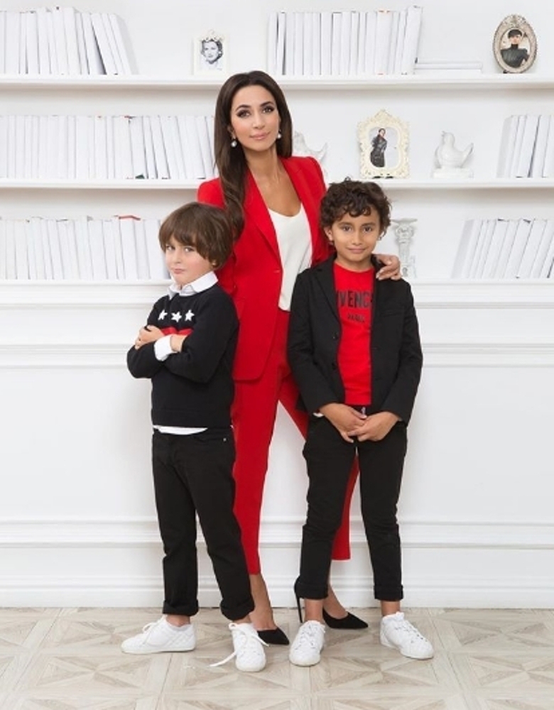 Зара с детьми