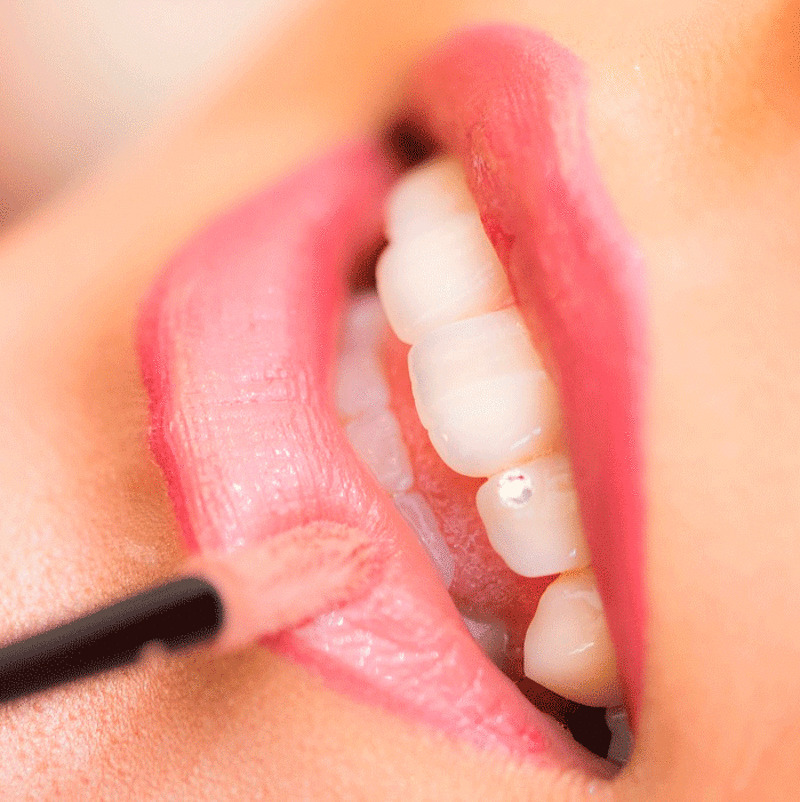 блески держатся меньше всего