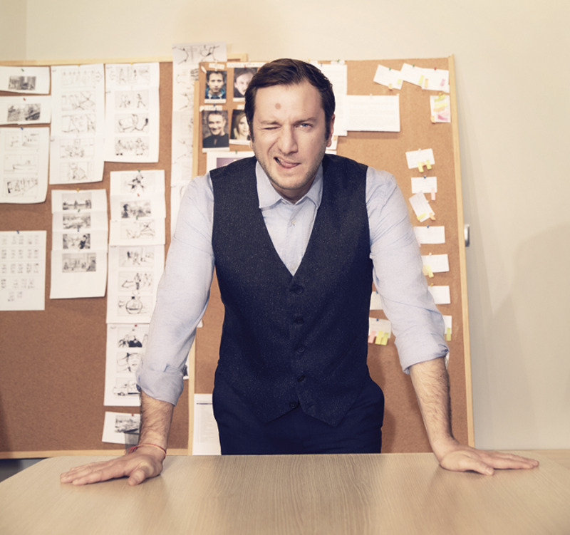 Жилет, Brier Wear; рубашка и брюки, все – Bikkembergs