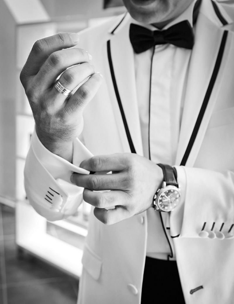 Смокинг появился примерно в одно время с фраком – в XIX веке