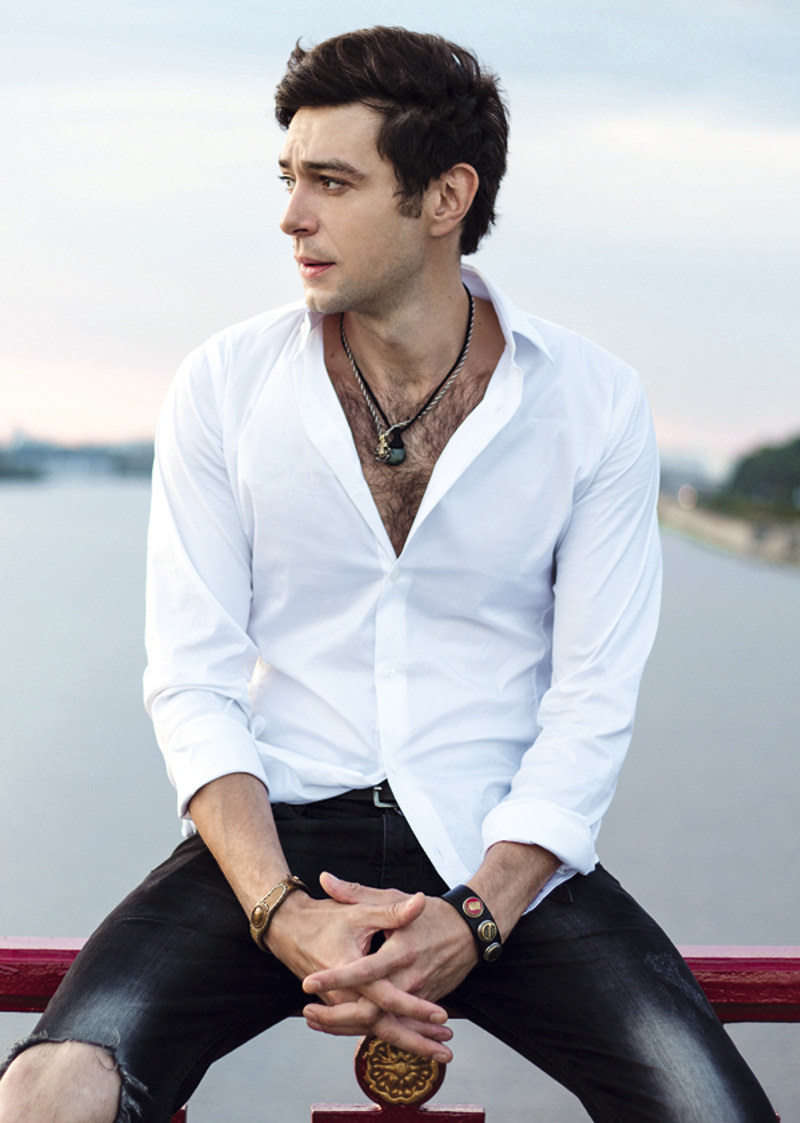 "Анна Слю была моей первой, беззаветной любовью, я положил на нее глаз классе в седьмом. И вся школа знала об этом. Но ее сердце принадлежало другому"