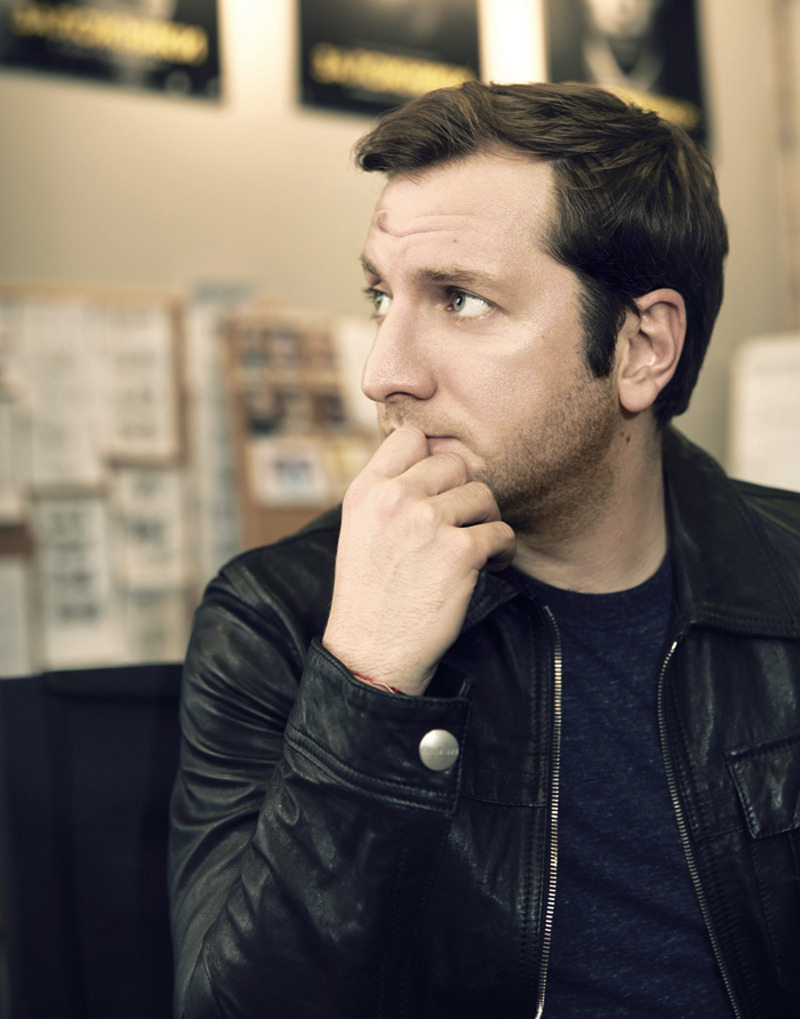 Кожаная куртка, Bikkembergs; футболка, Giorgio Armani