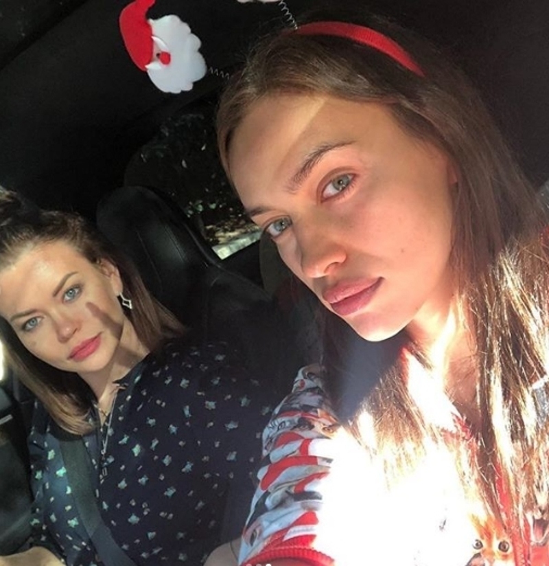 Ирина Шейк похвалилась красавицей-сестрой