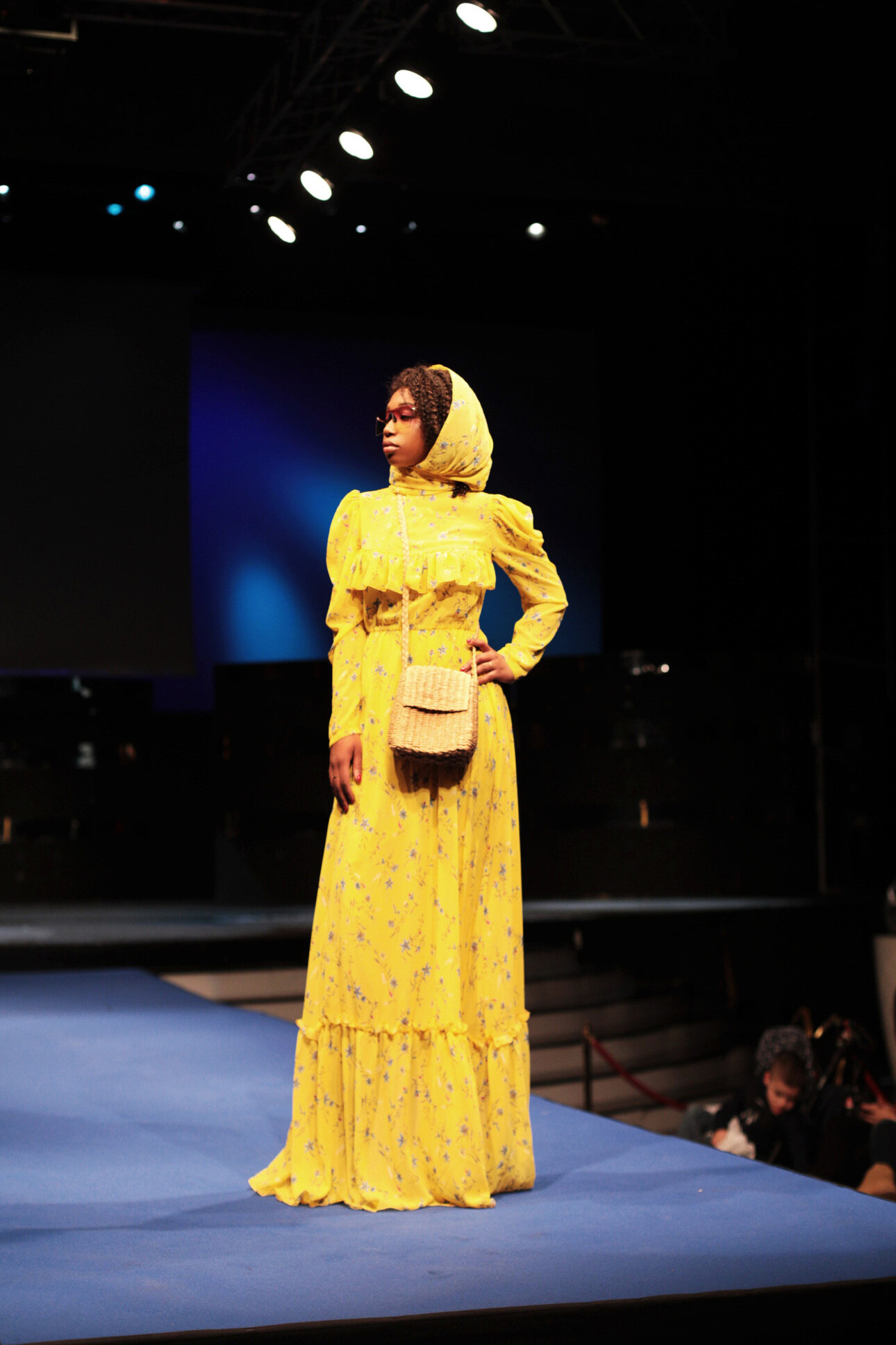 Особое внимание публики привлекли платья в пол