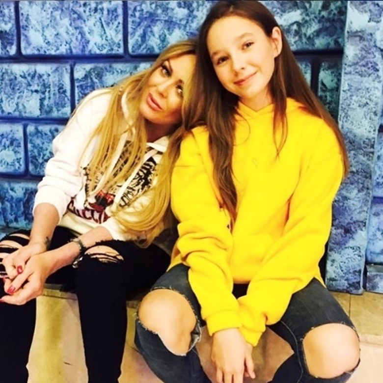 Юлия Началова с дочкой Верой Алдониной