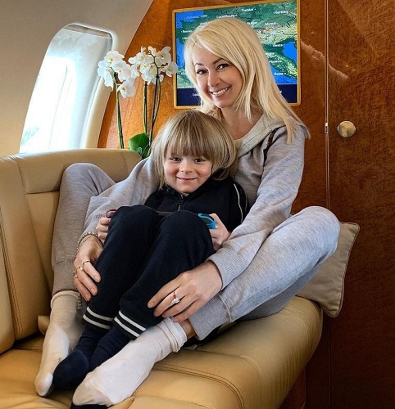 Яна Рудковская с сыном