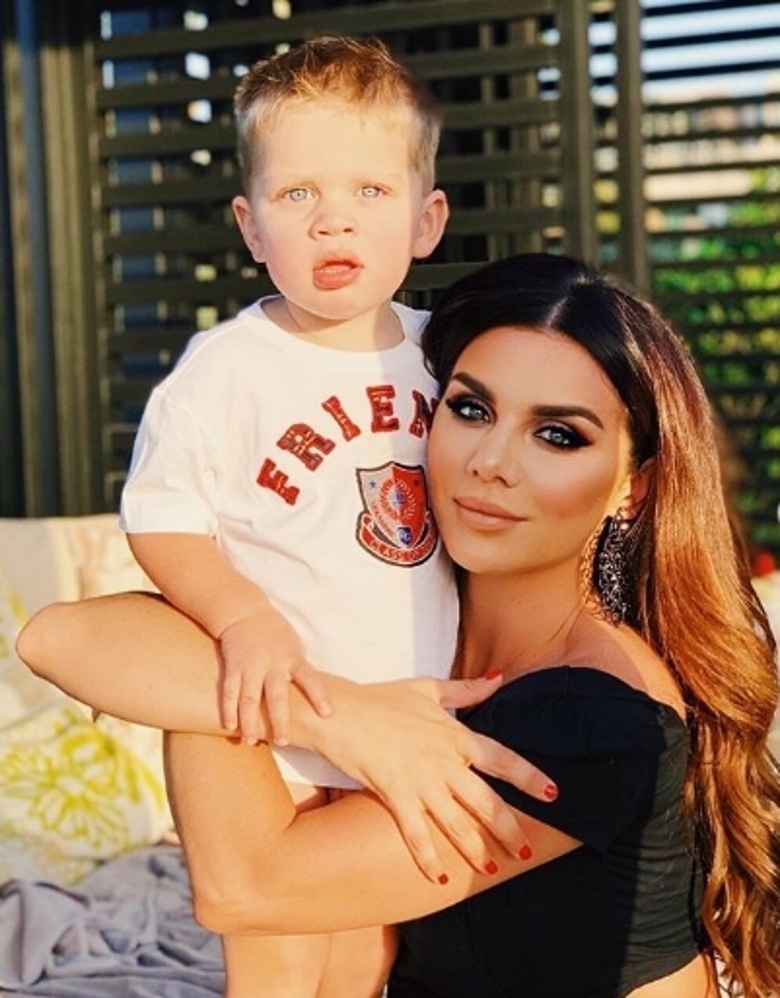 Анна Седокова с сыном