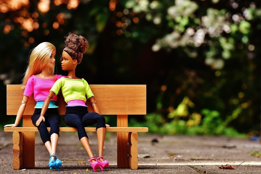 Две истории любви, юбилей Барби, экофестиваль и цыганский хор