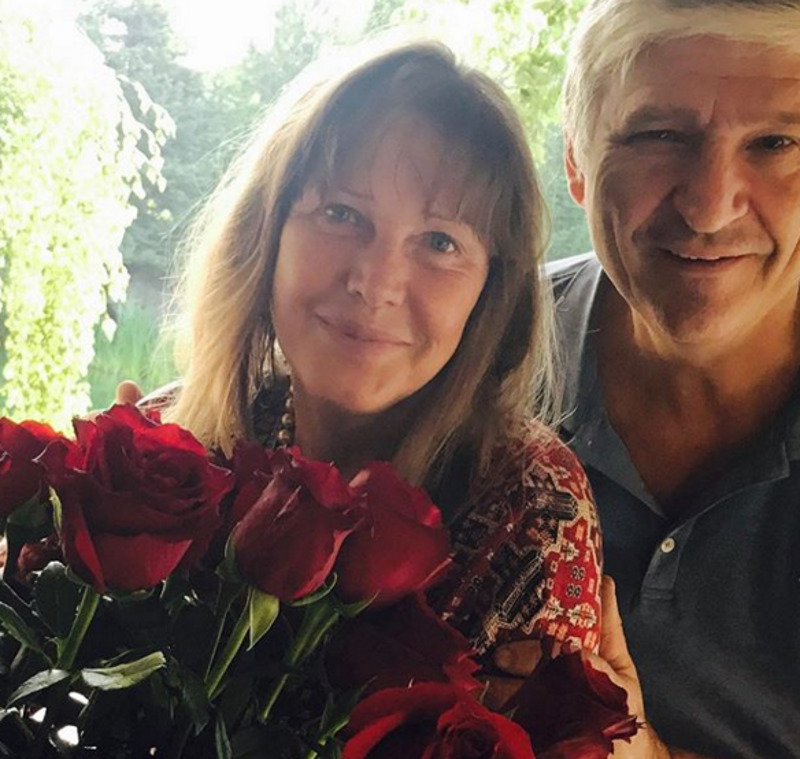 Бизнесмен Андрей Тришин стал третьим мужем Елены Прокловой. Этот брак продлился тридцать лет, и даже после развода Елена и Андрей сохранили хорошие отношения