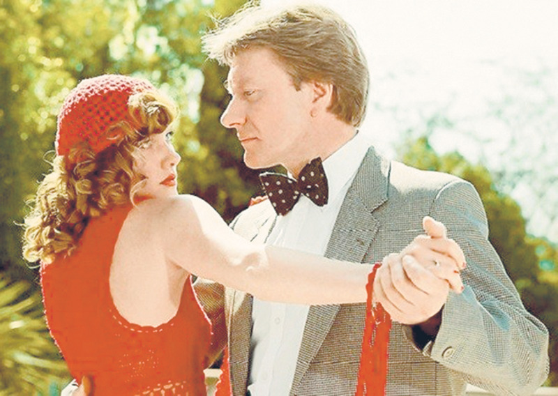 Елена не скрывает, что во время съемок фильма «Будьте моим мужем» у нее был служебный роман с Андреем Мироновым