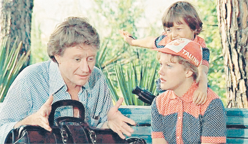 "миронов — это море обаяния... Было бы странно не обратить внимание на ухаживания такого человека"