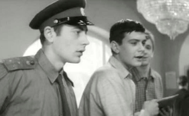 Всенародная любовь обрушилась на режиссера после фильма «Я шагаю по Москве»