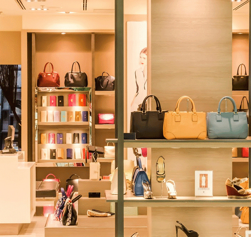 брендовая сумка не поможет вам создать дорогой образ, если в остальных деталях внешнего вида вы допустите небрежность