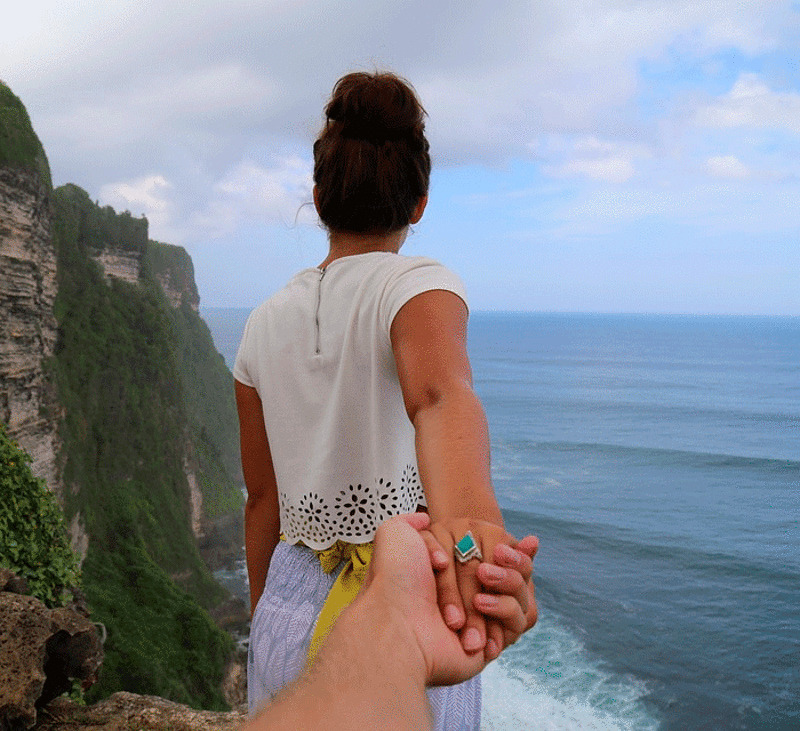 попробуйте "освежить" отношения сменой обстановки