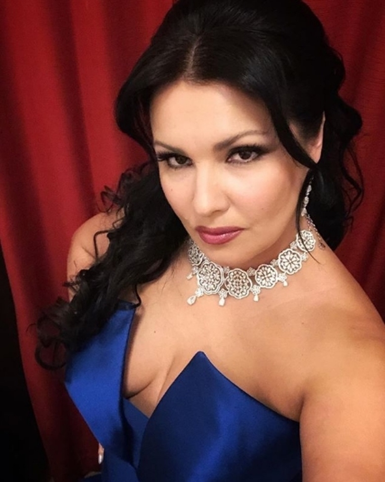 Анна Нетребко