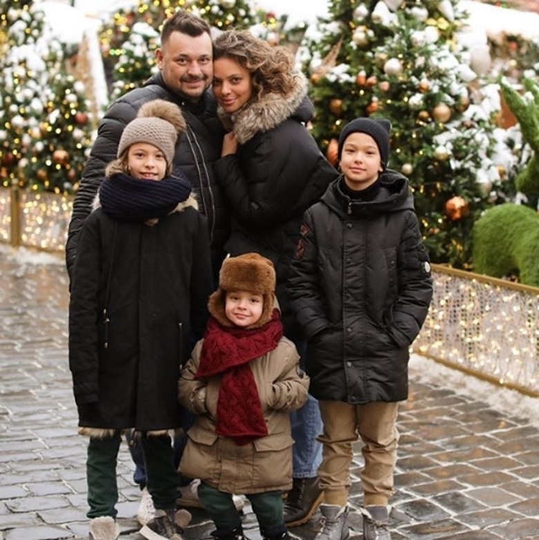 Сергей Жуков с семьей