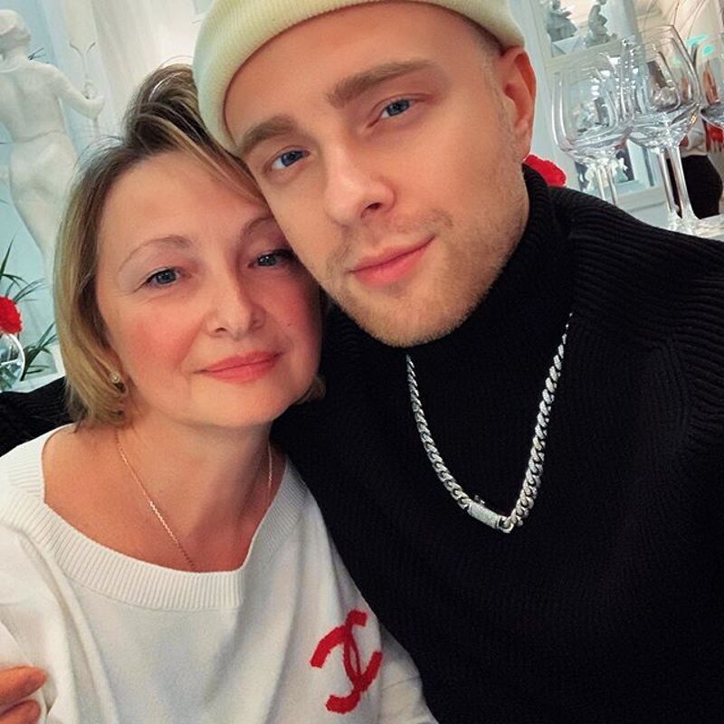 Музыкант с мамой