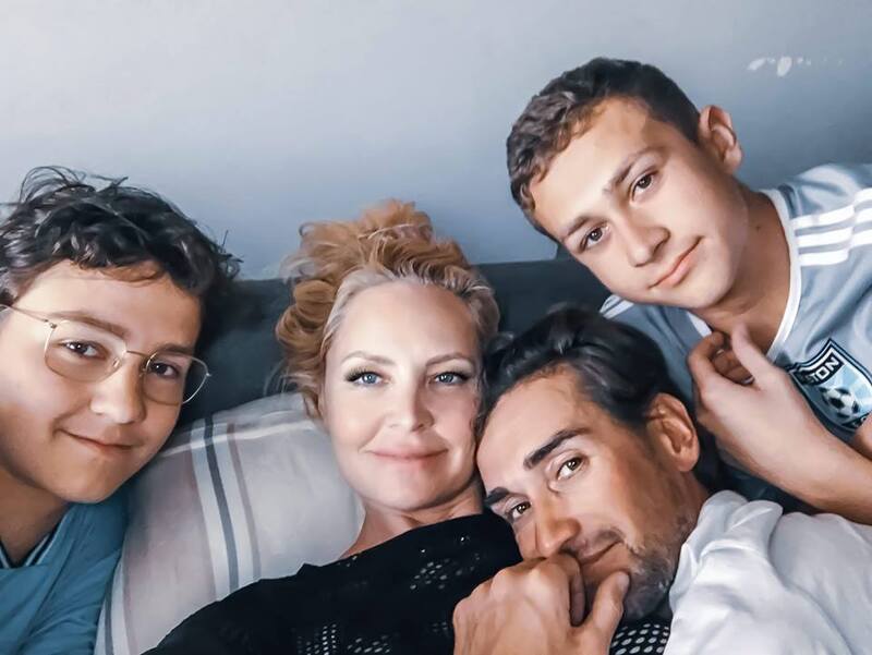 Руслан Нигматуллин с женой Еленой и детьми: Русланом и Марселем