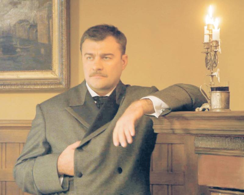 В фильмографии Пореченкова десятки ролей: от офицеров и следователей до исторических персонажей, таких, как Александр Куприн...