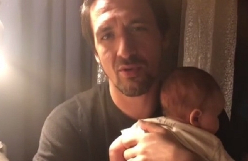 Смольянинов и Мельникова впервые показали публике младшего сына