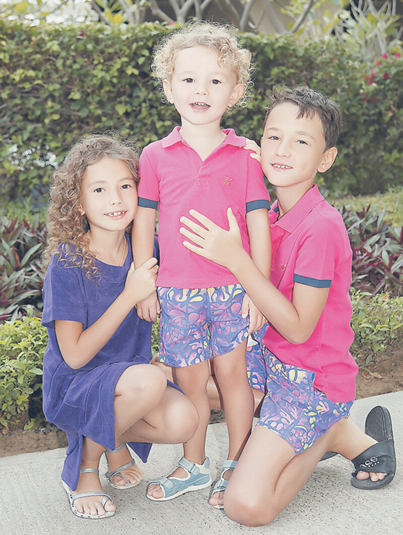 Жирковы-младшие: сыновья Дмитрий (справа) и Даниил, дочь Милана