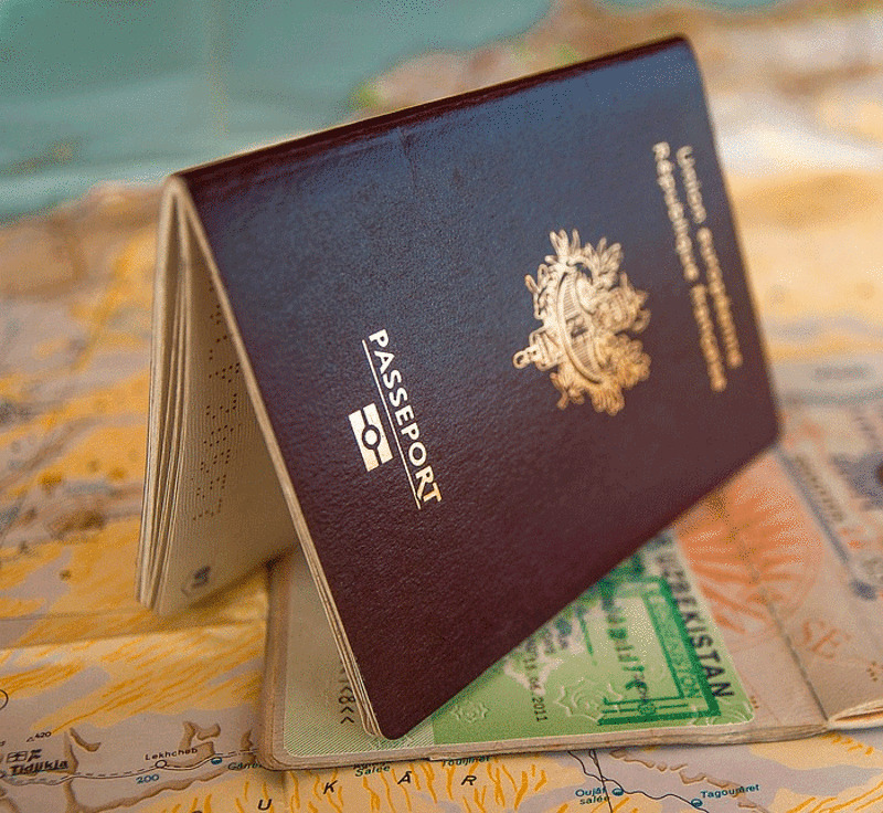 разумнее всего выбирать страну, куда не придется оформлять визу