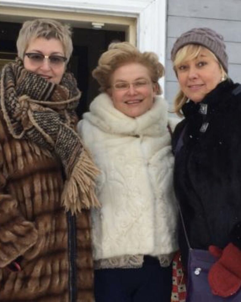 Елена Малышева с подругами Татьяной Устиновой и Ариной Шараповой