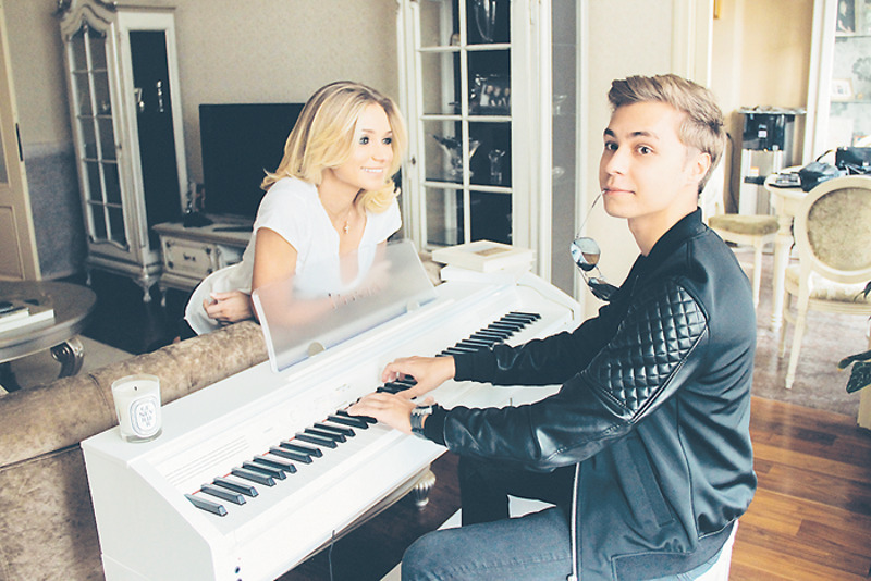 Глядя на артистку, трудно представить, что ее сыну Дмитрию в этом году исполнилось 20 лет